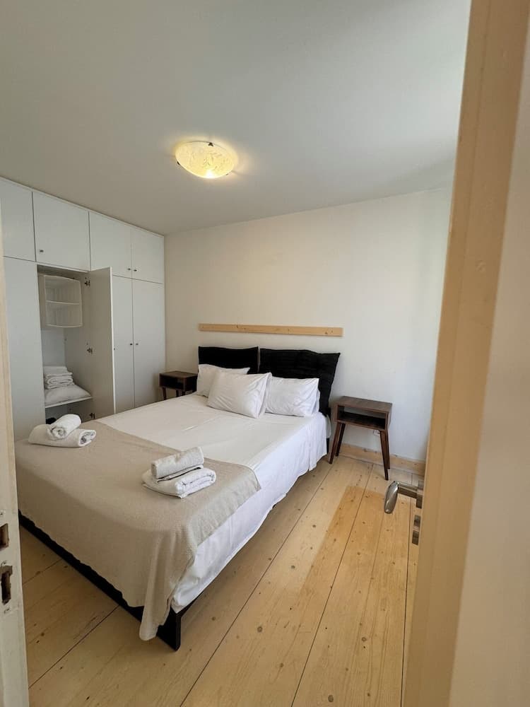 THE CENTRIC Apt. by LOC HOSPITALITY