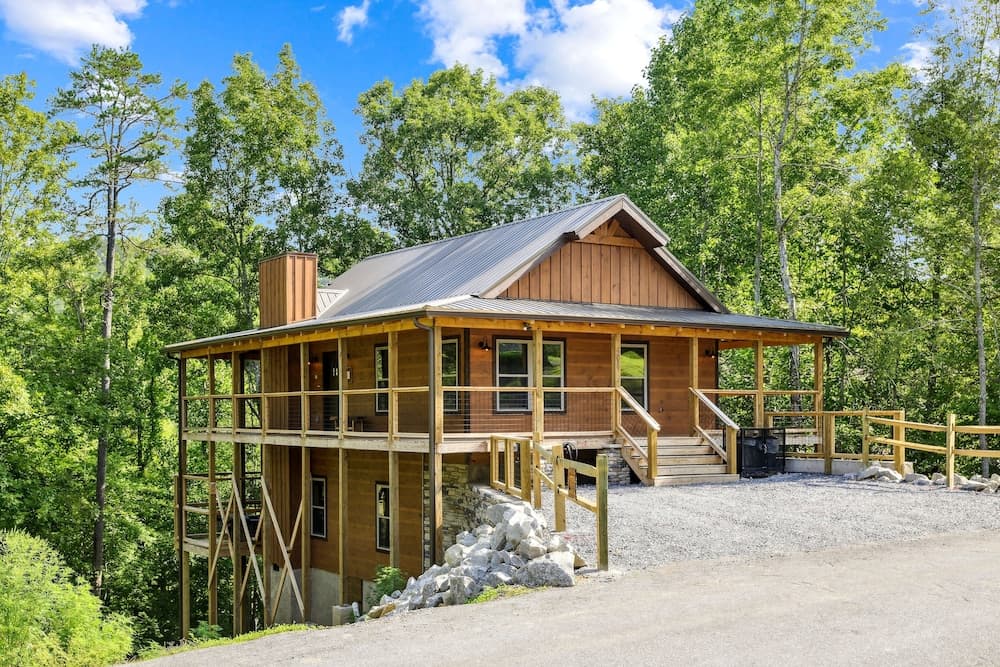Antler Ridge 3 Bedroom Cabin by RedAwning