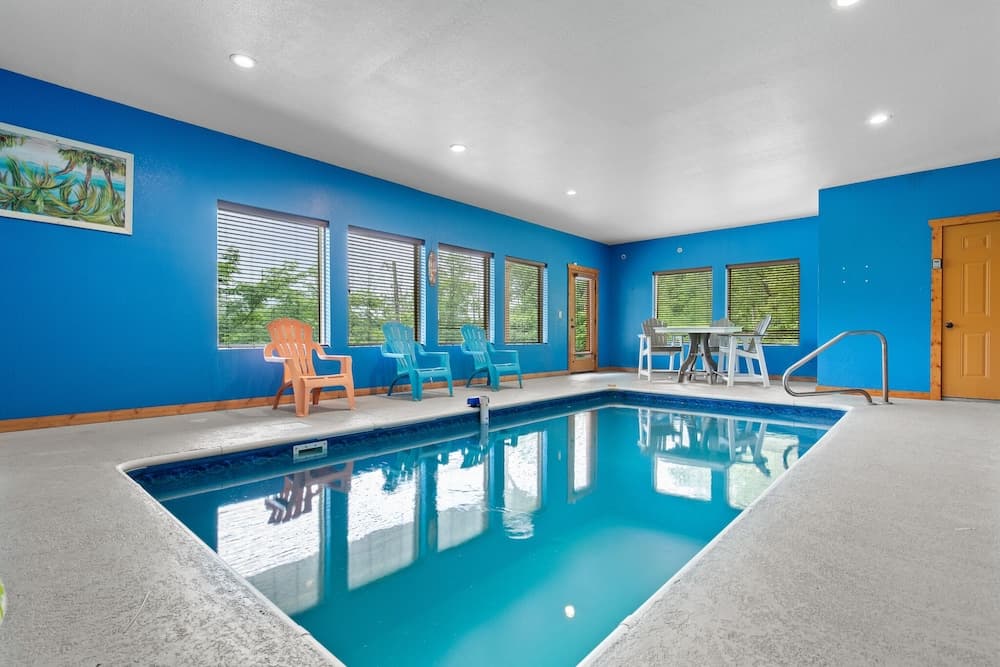 Mountain View Pool Lodge