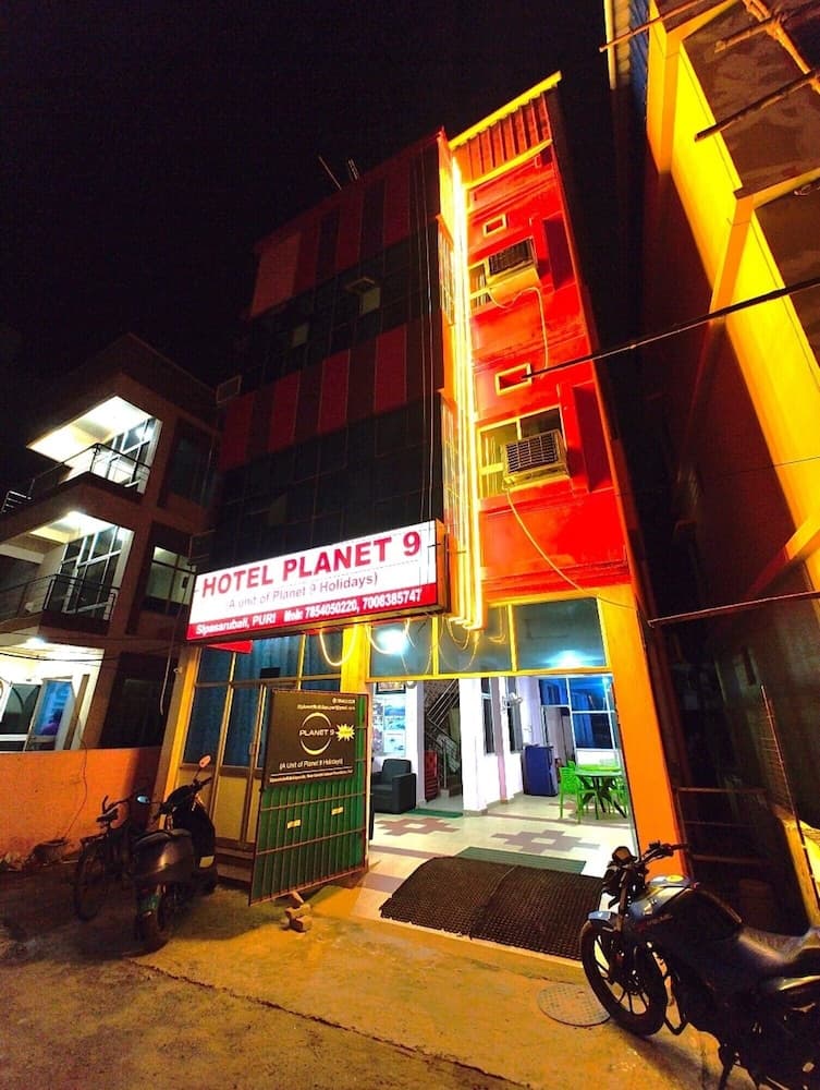 Goroomgo Planet 9 Puri