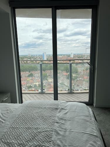 Delightfully Spacious Bright 2bedroom