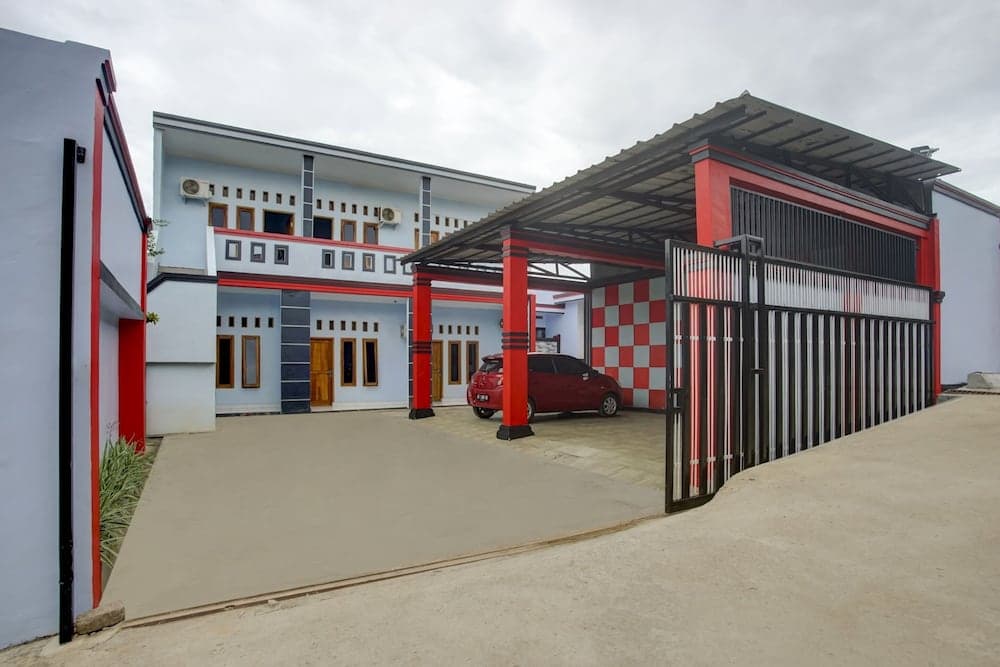 OYO Life 3982 Azka Homestay Syariah