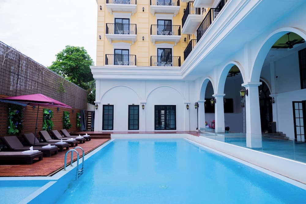Solar hotel
