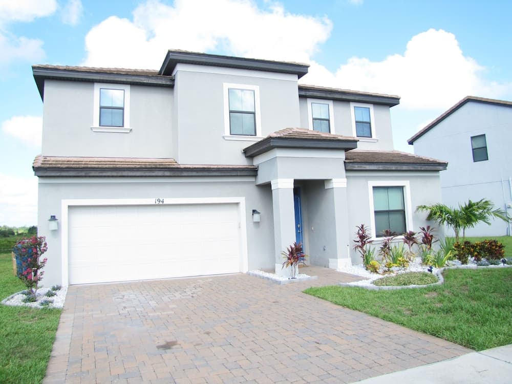 Balmoral Resort-194kb 6 Bedroom Home by RedAwning