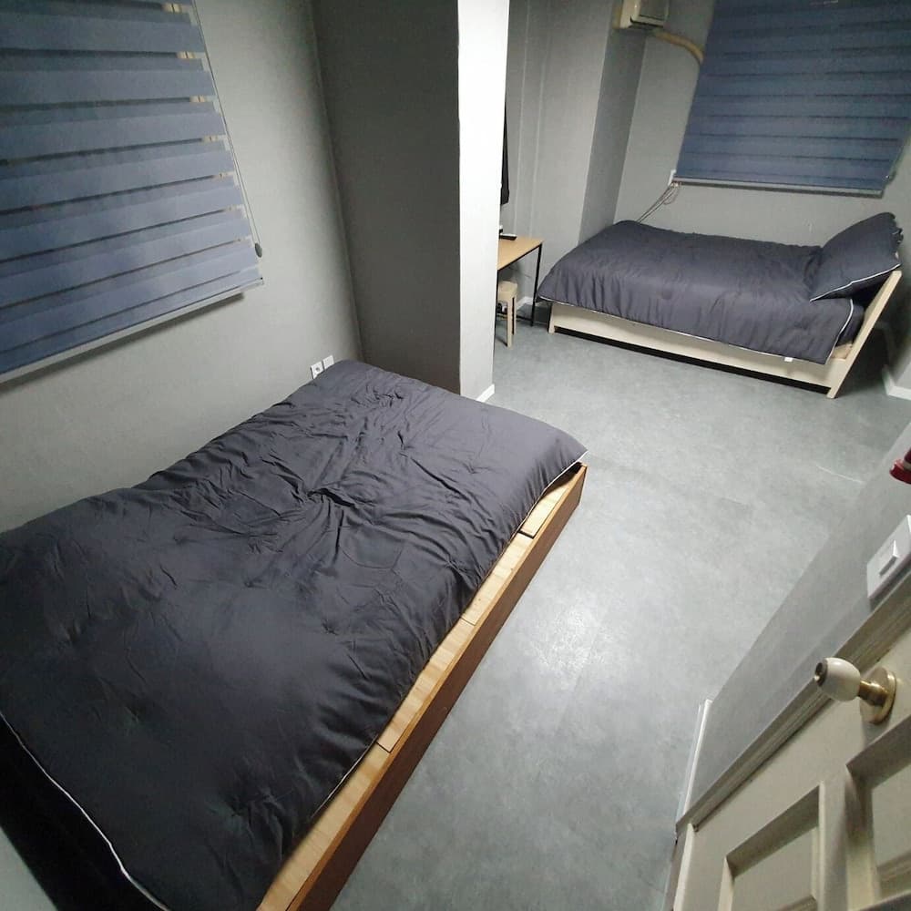 Seven Hostel