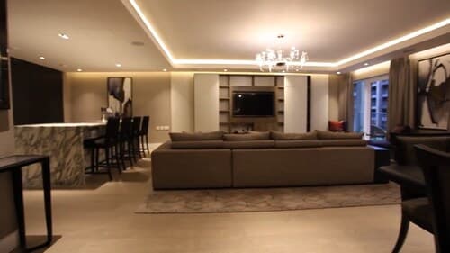 Luxurious Three Bedroom Flat in Chelsea Creek
