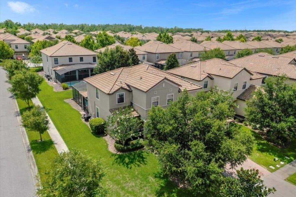 5 Bedrooms S / Champions Gate Home by RedAwning