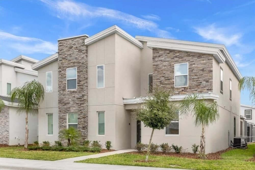 9 Bedroom Champions Gate Home by RedAwning