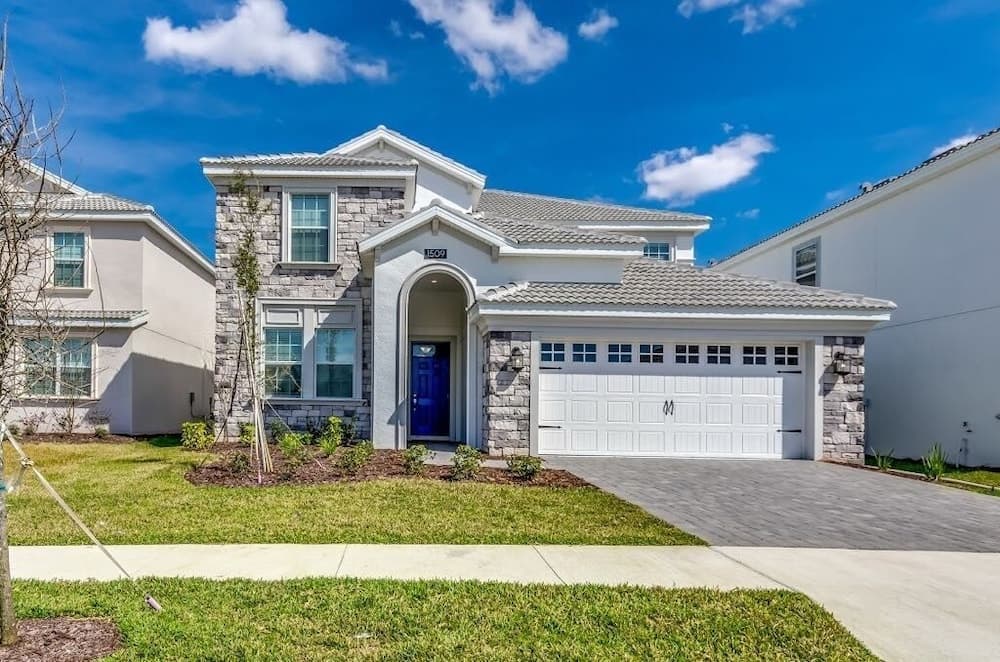 8 Bedrooms/ Champions Gate Home