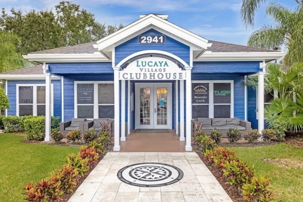 3 Bed 2 Bath Condo In Lucaya Village Near Disney 3 Bedroom Townhouse by RedAwning