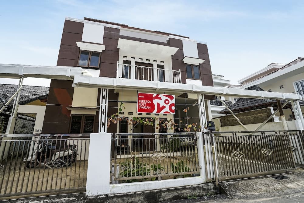 OYO 90595 Ferezsa Kost Syariah