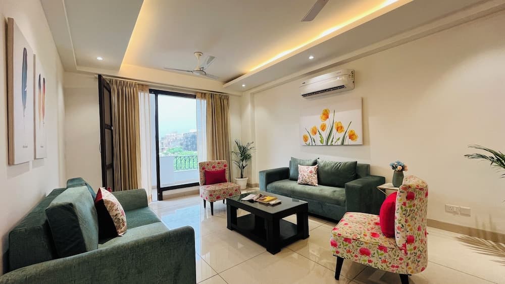 BluO 3BHK Golf Course Road Balcony Lift