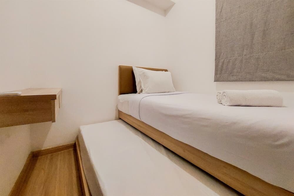 Warm And Comfort Stay 2Br At Sky House Bsd Apartment