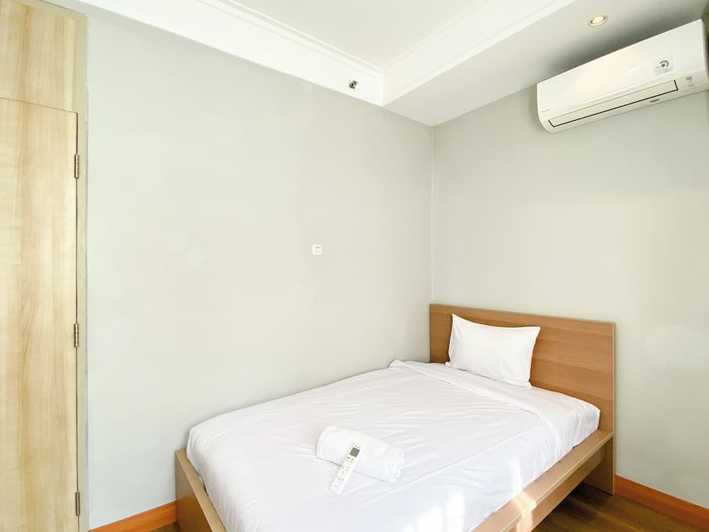 Comfort 2Br At Crown Court Executive Condominium Apartment