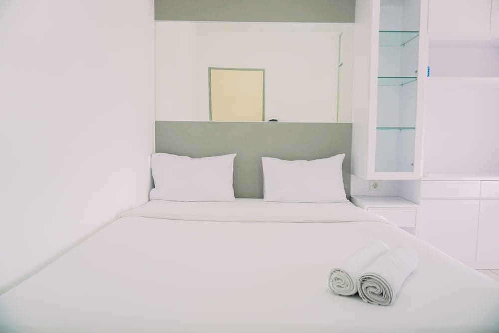 Scenic And Homey 2Br Apartment M-Town Residence Near Mall