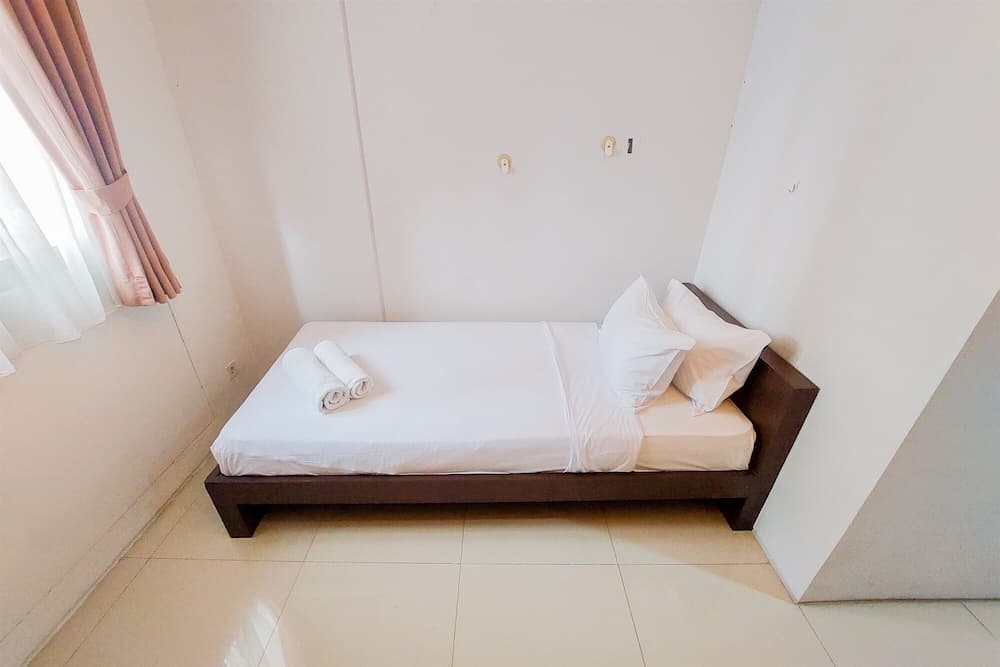 Minimalist And Warm Studio Room (No Kitchen) Kubikahomy Apartment