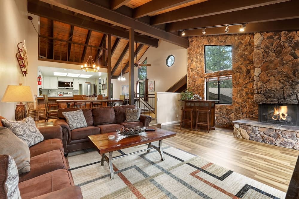 Heavenly Haven - Hot Tub + Seasonal HOA Pool