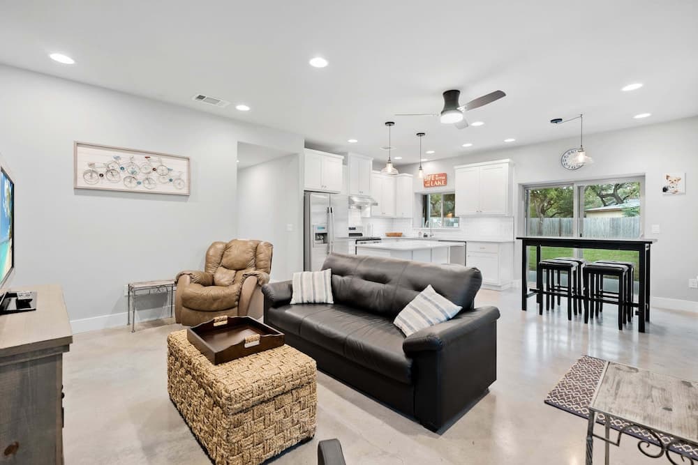 Peaceful Cottage w/ Grill Mins to Lake Travis