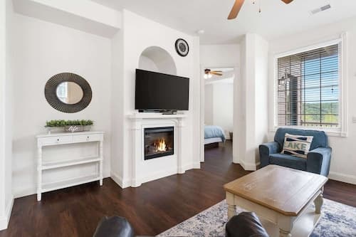 Stone Cliff Relaxation w/ Resort Amenities!
