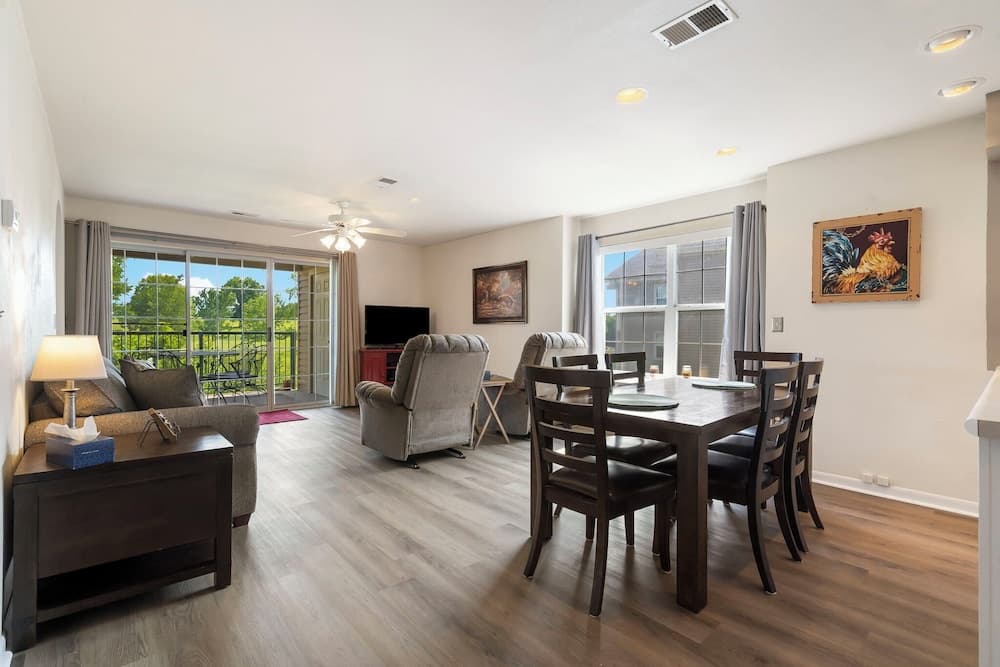 The Rockford Escape - Holiday Hills Branson - Golf Resort - Outdoor Pools