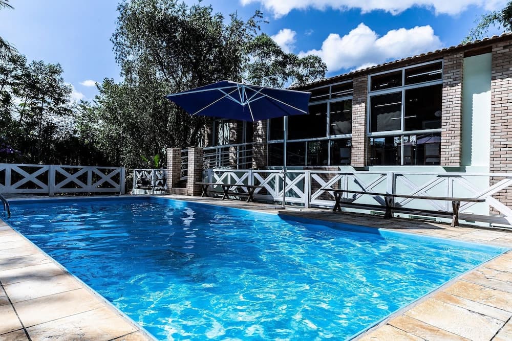 Chácara com Piscina a 40 min de SP