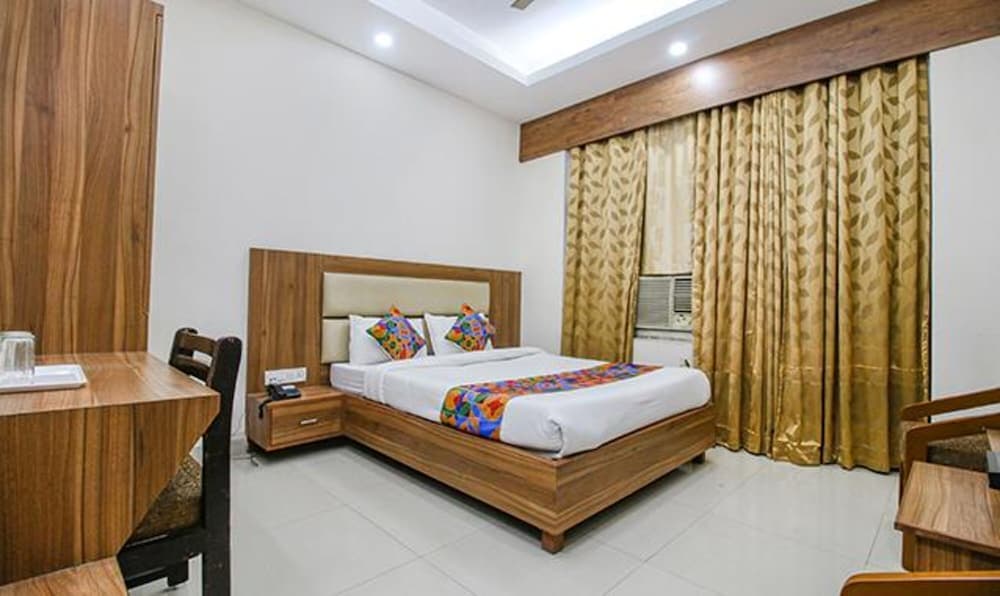 Fabhotel Silver Inn I