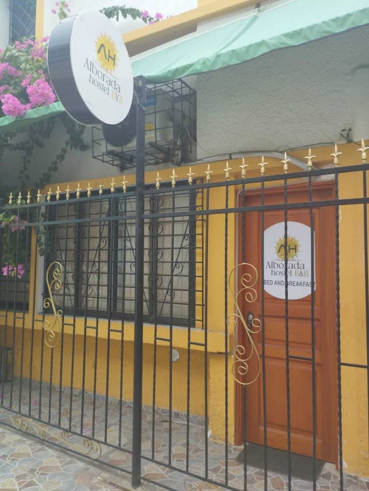 Konaklama yerinin ön cephesi