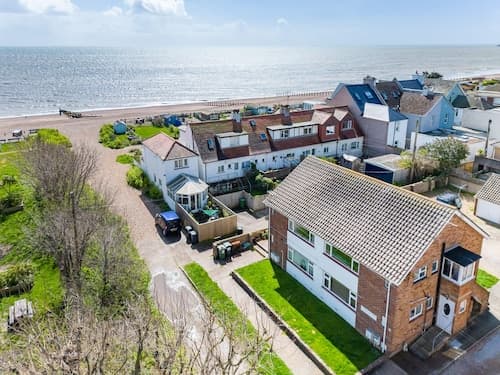 Blissful Bay Just a Stone s Throw Away