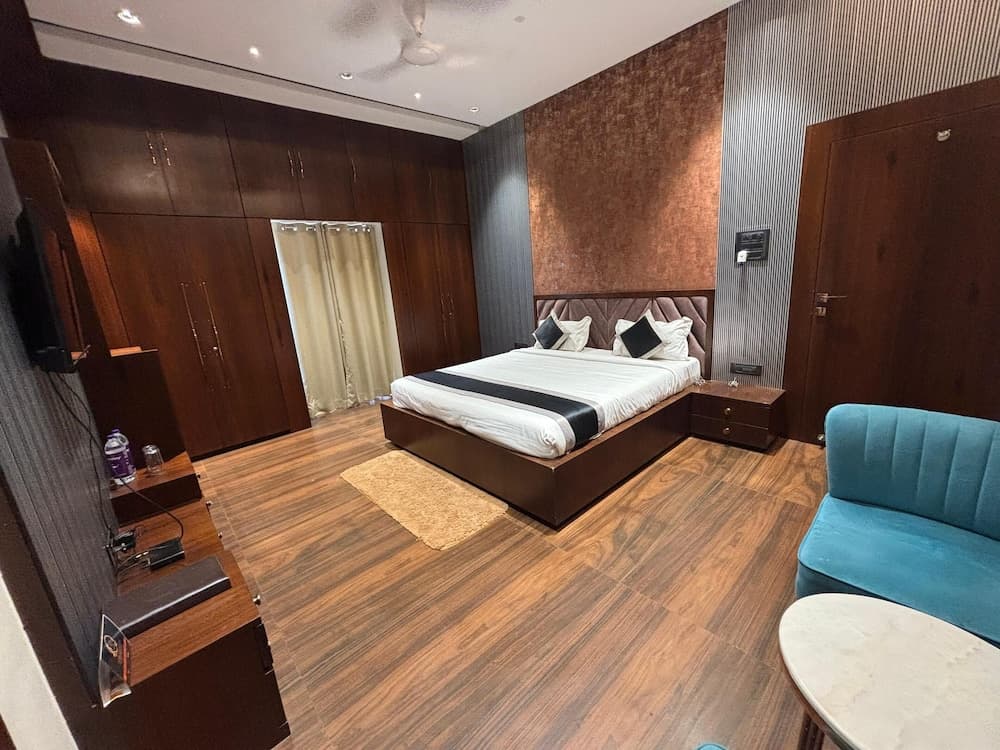 KS Square Hotel and Banquets