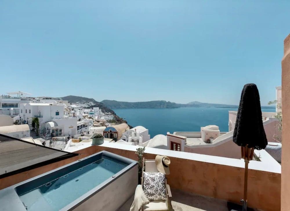 Villa in Oía with views of the caldera