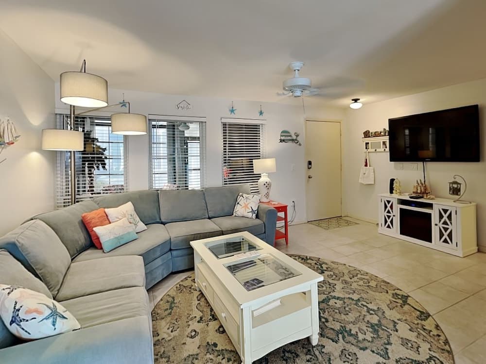 Madeira Beach Yacht Club 323b