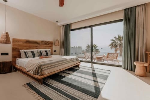Ostrako Beachside Suites