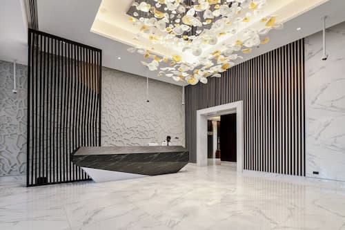 Lusso Hometels J One