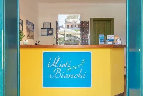 Quaint Residence I Mirti Bianchi 2 Bedroom Apartment Sleeps 6 Nym0499