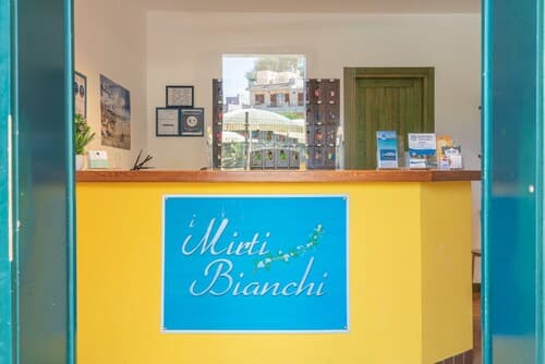Quaint Residence I Mirti Bianchi 2 Bedroom Apartment Sleeps 6 -trilo 6