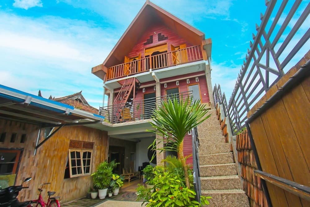 OYO 92558 Bale Datu Homestay Near Lapangan Bulutangkis By'u Badminton