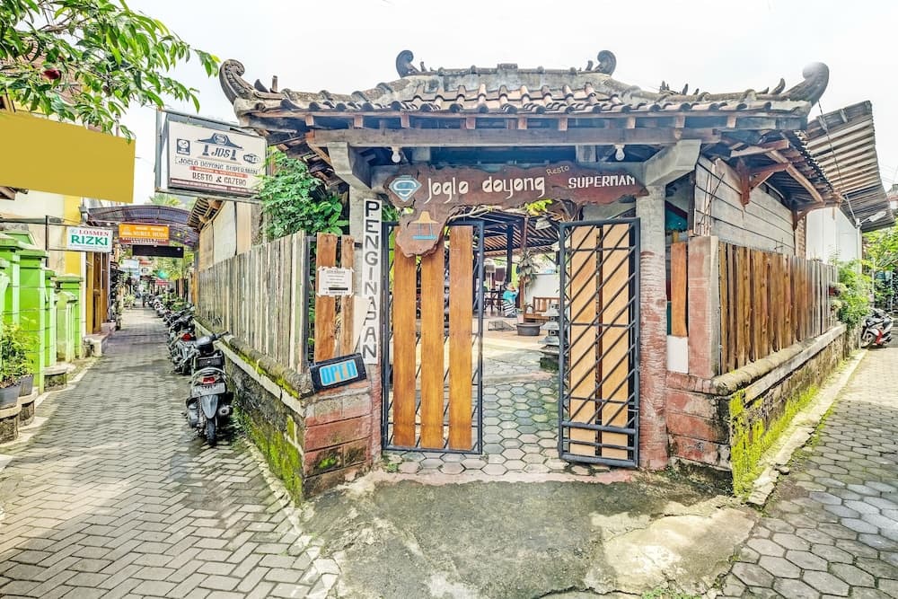 SPOT ON 91916 Joglo Doyong Homestay Syariah