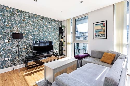 City-Close 1-Bed Apartment near Tower Hill