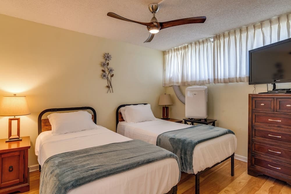 Calina's Maui Parkshore Kam lll