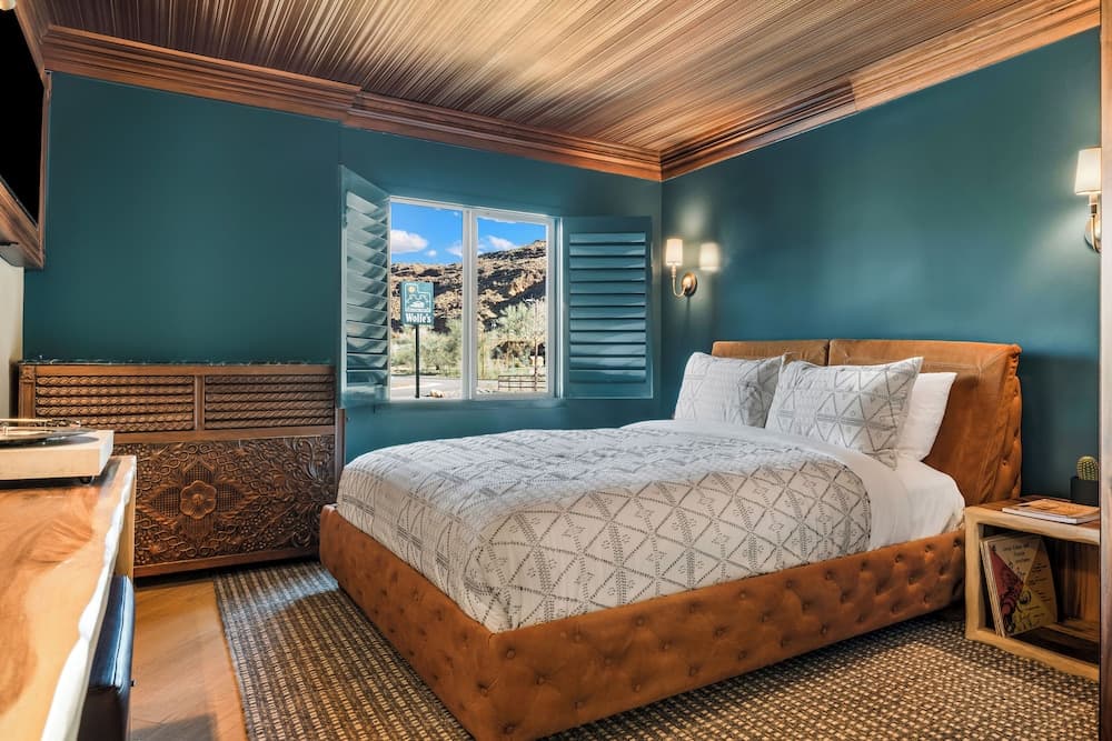Wolfe's Moab, Adult Only Hotel