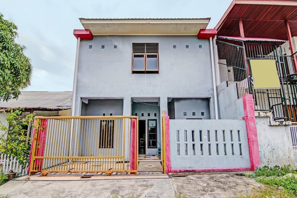 SPOT ON 91828 Homestay Dinda Syariah Near Masjid Al Amin