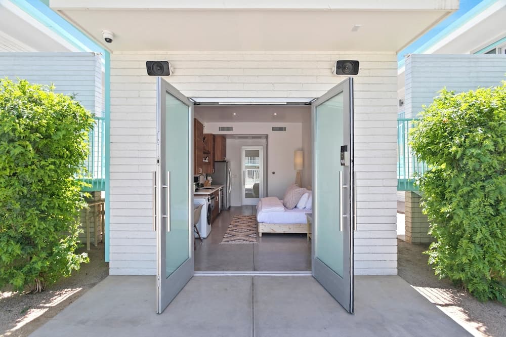 Funky Pool Side Cabana in DTPHX