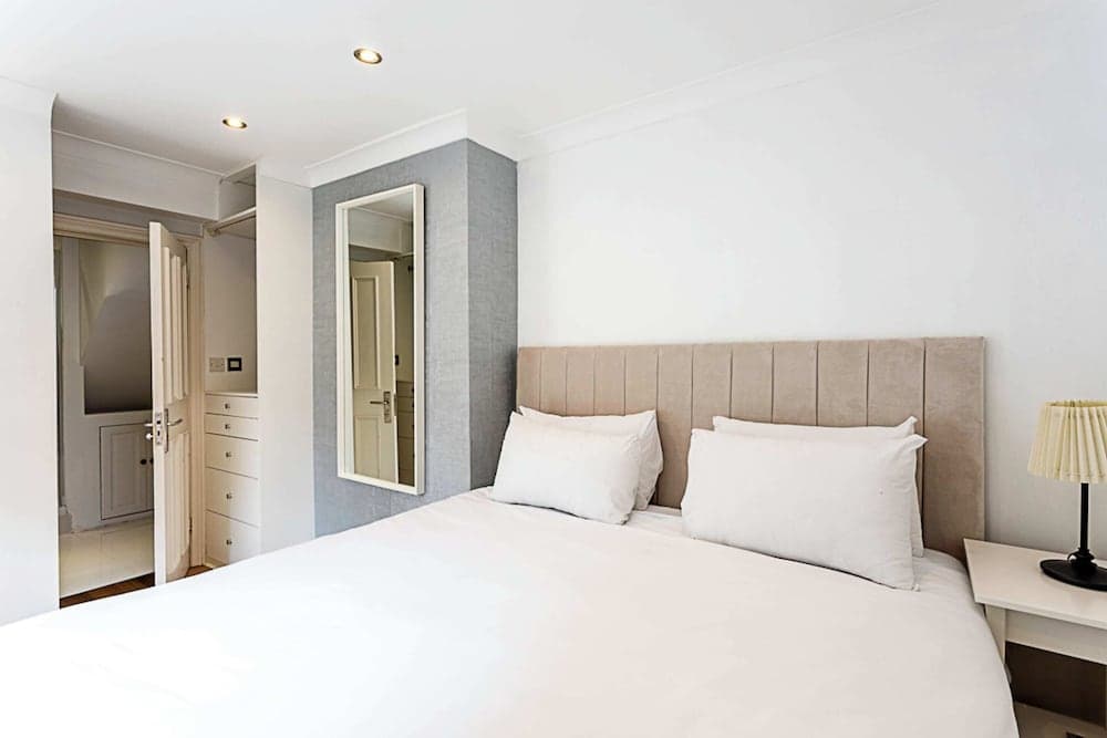 Bright Home Near Little Venice