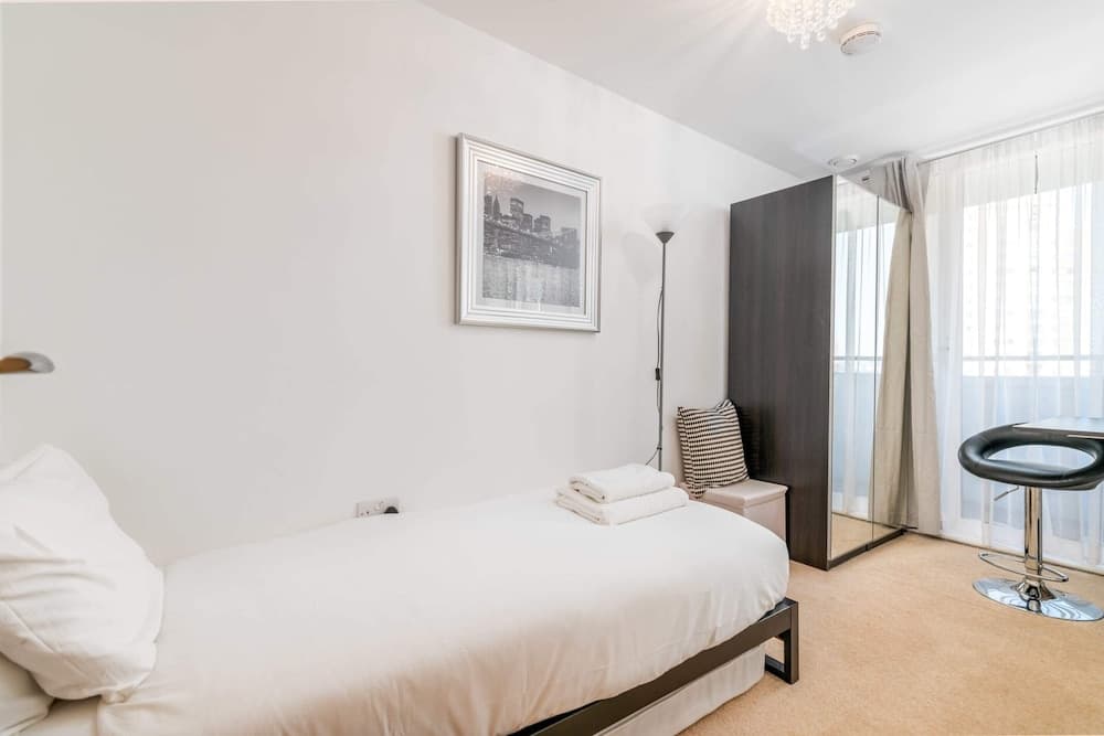 Modern Comfort: Stratford 3BR Duplex