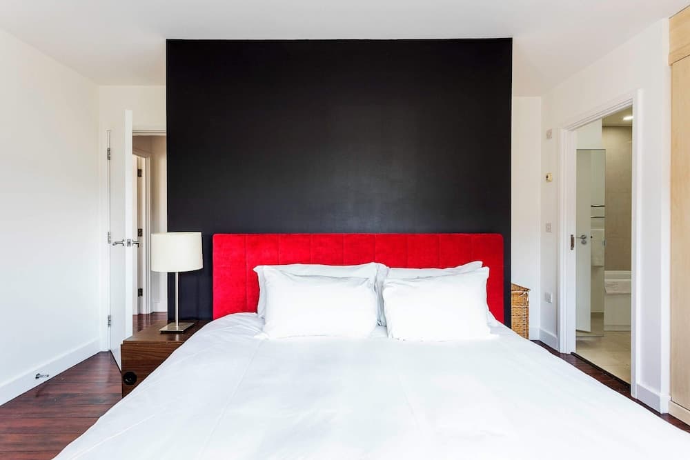 Modern Tower Hill Penthouse