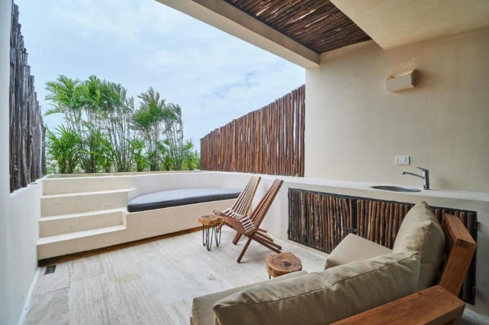 Luxury Penthouse in Aldea Zama, private pool and rooftop, 24 7 security in a gated community