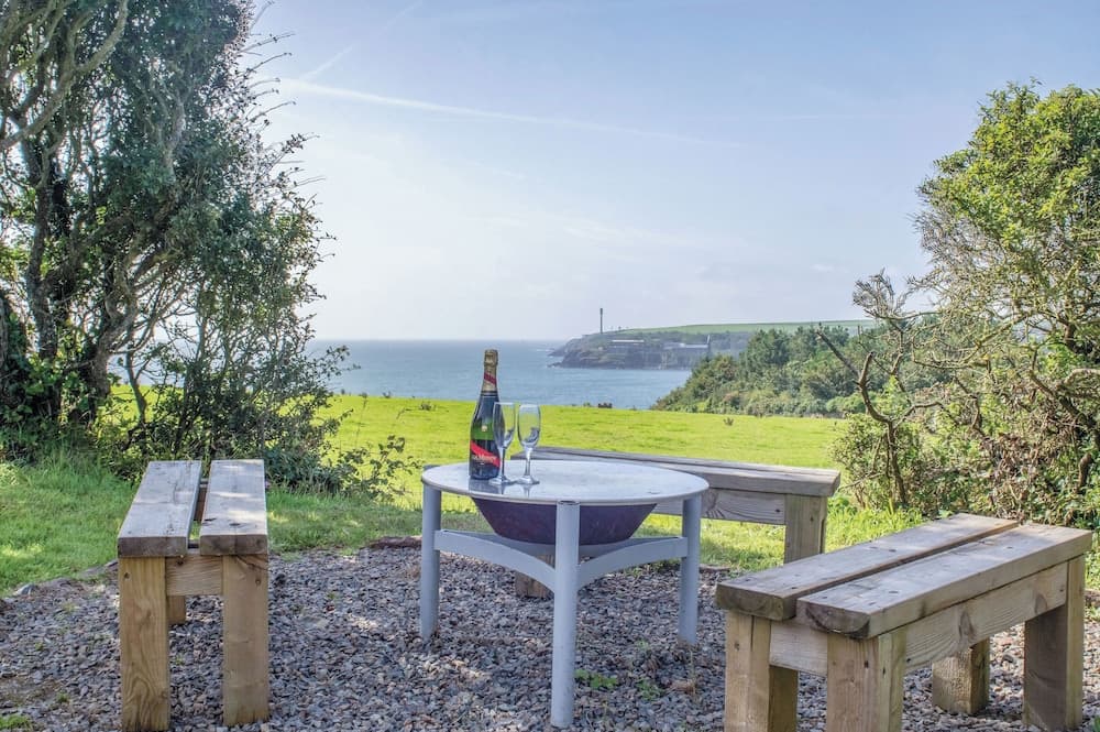 Haven View - 1 Bed Shepherds Hut - St Ishmael's