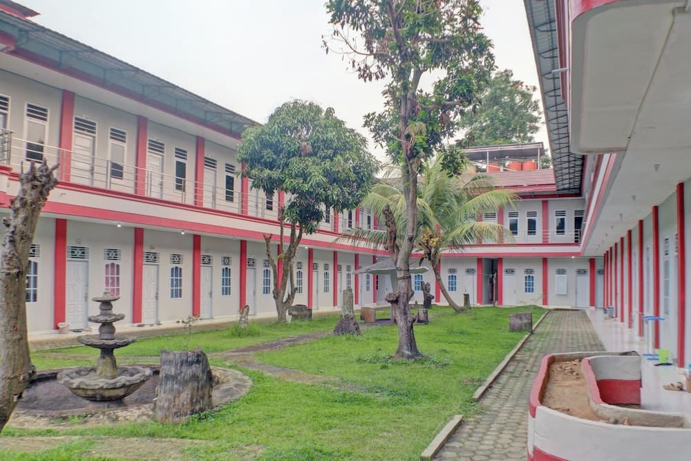 SPOT ON 92834 Wisma Dira Tiara Syariah