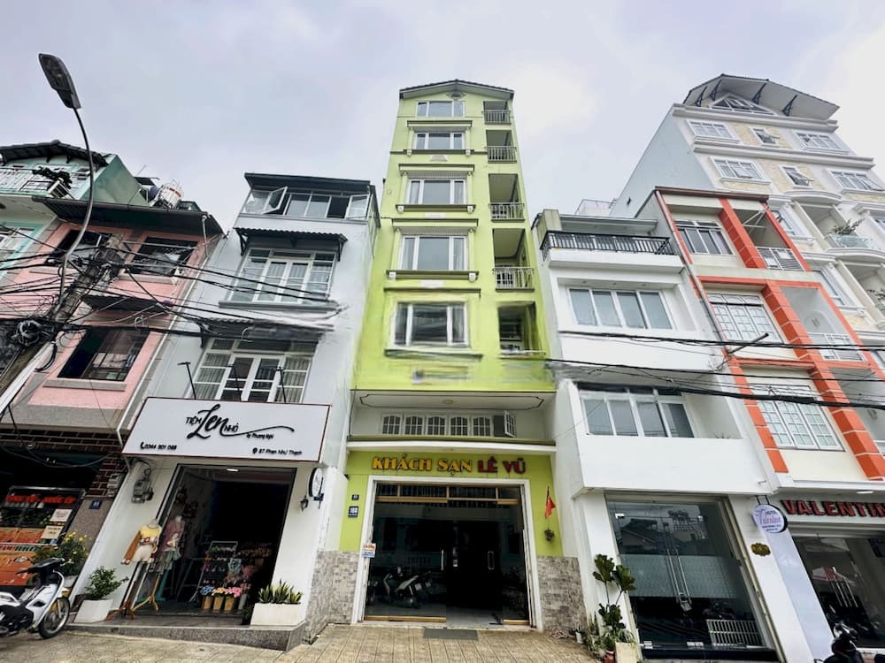 OYO 1196 Le Vu Hotel