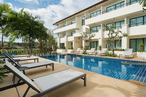 Hill Myna Holiday Park & Cafe